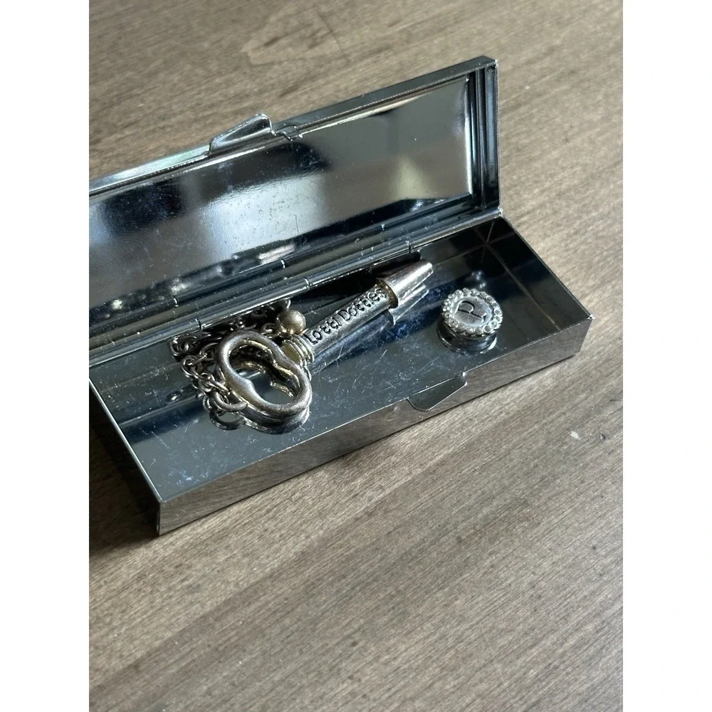 LOTTI DOTTIES METAL BOX AND KEY AND P CHARM‎ Collectible